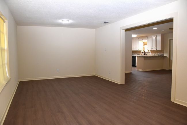 Formal Dining/Living | Image 4