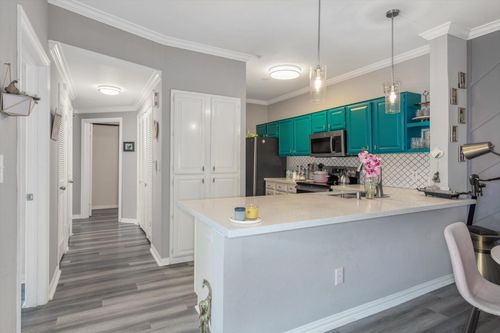 b201-2111 Welch St, Houston, TX, 77019-7606 | Card Image