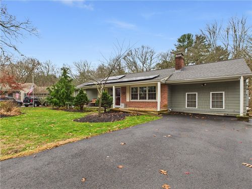 77 Fairfield Dr, North Kingstown, RI, 02852-1951 | Card Image