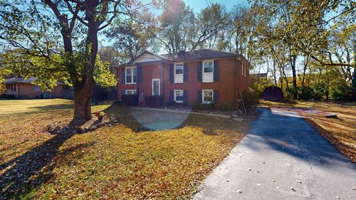 221 Meadowgreen Dr, Franklin, TN, 37069-4504 | Card Image