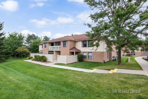 61264 Greenwood Dr, South Lyon, MI, 48178-1709 | Card Image