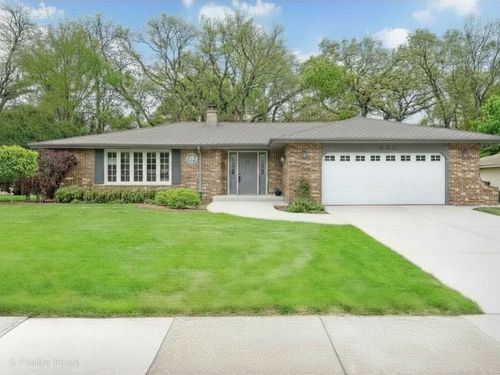 16W660 89th Pl, Willowbrook, IL, 60527-6001 | Card Image