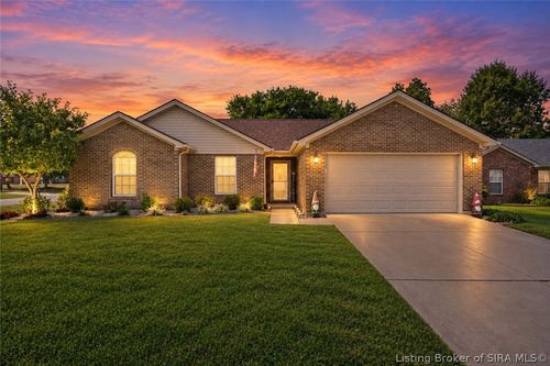 6016 Pine View Ct, Jeffersonville, IN, 47130-8962 | Card Image