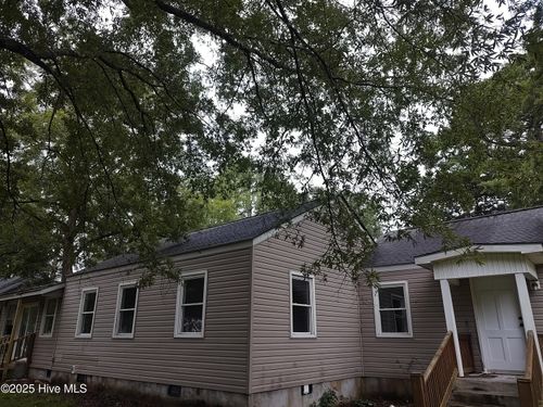 515 Jefferson Ave, New Bern, NC, 28560-4555 | Card Image