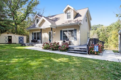 8595 Gatewood Rd, Howard City, MI, 49329-9101 | Card Image