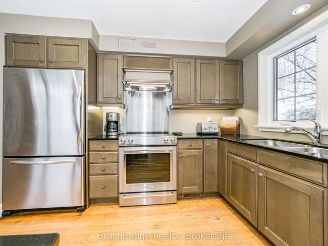 SANDFIELD-5-W10 - 3876 Muskoka Rd Hwy 118 N/A W, Condo with 3 bedrooms, 4 bathrooms and null parking in Muskoka Lakes ON | Image 9