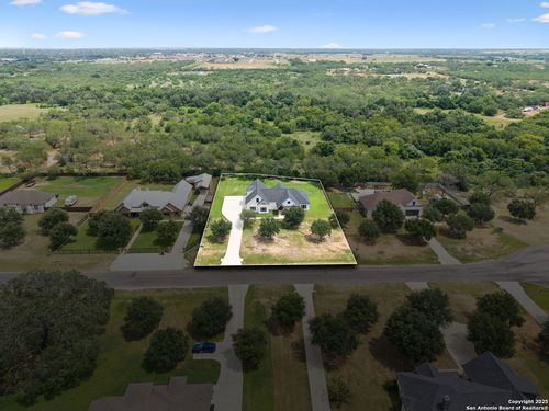 177 E Short Meadow Dr, Lytle, TX, 78052-3987 | Card Image