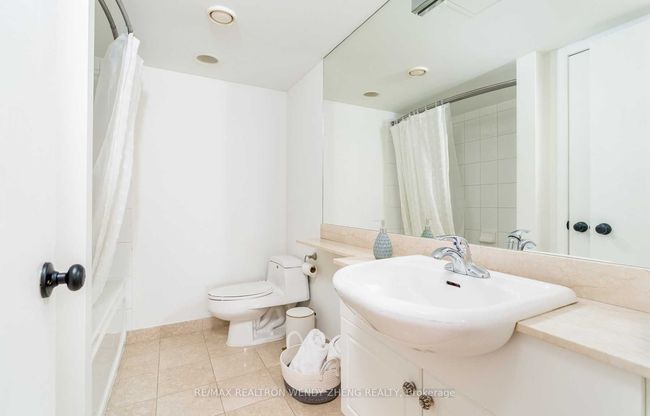 4203 - 210 Victoria St, Condo with 2 bedrooms, 2 bathrooms and null parking in Toronto ON | Image 15