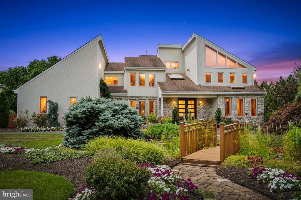 Korisa Dr, Huntingdon Valley, PA 19006