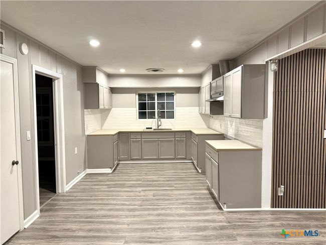 302 Smith St, House other with 3 bedrooms, 2 bathrooms and null parking in Gonzales TX | Image 5