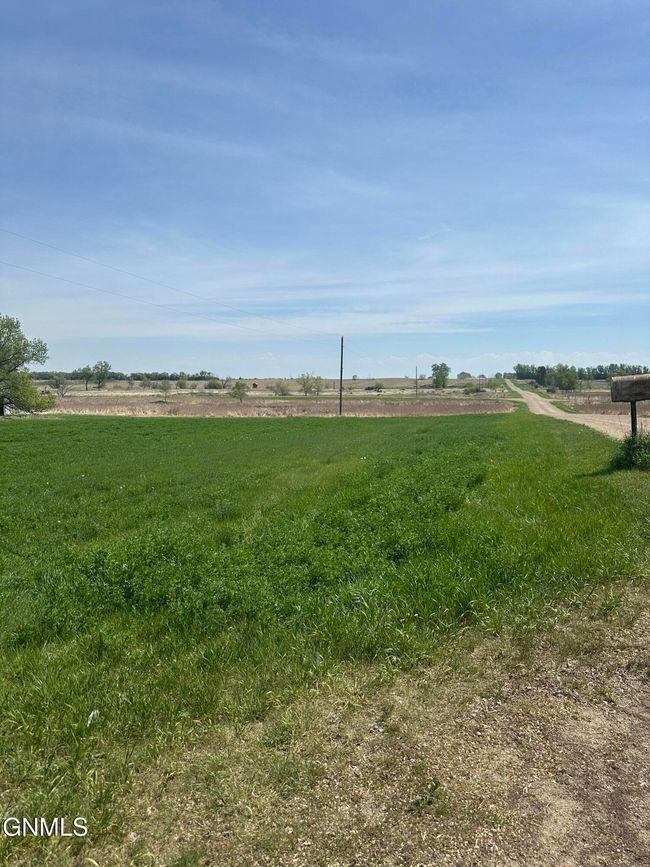 10185 99 Th St Se, House other with 5 bedrooms, 3 bathrooms and null parking in Oakes ND | Image 8