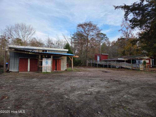 323 E Chatham St, Newport, NC, 28570-7964 | Card Image