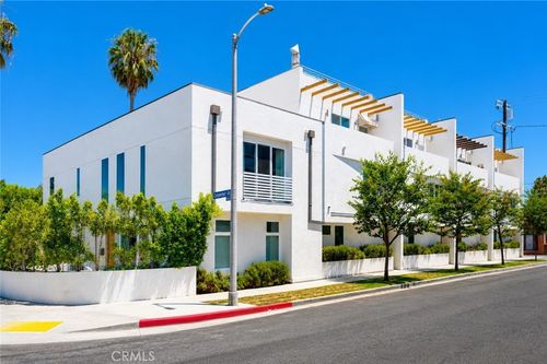 11490 Cumpston St, North Hollywood, CA, 91601-2931 | Card Image
