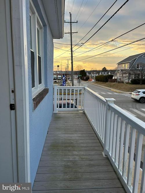 102 E Cedar St, KENNETT SQUARE, PA, 19348-3325 | Card Image