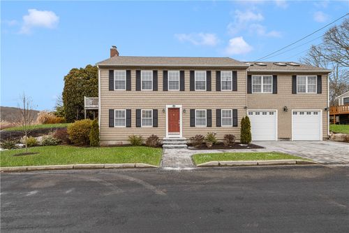 125 Montauk Road, Narragansett, RI, 02882 | Card Image