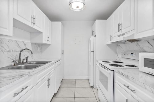 apt-n11-10748 N Kendall Dr, Miami, FL, 33176-1429 | Card Image