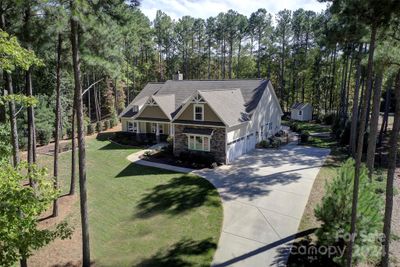 Gorgeous custom home on 1.30 acres | Image 1