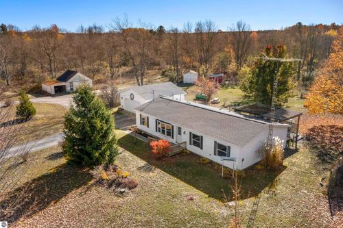 17651 Vondra Rd, Thompsonville, MI, 49683-9203 | Card Image