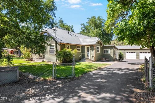 1833 2nd Ave, Gold Hill, OR, 97525-9519 | Card Image