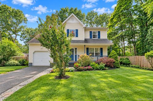 22 Logan Pl, Mastic, NY, 11950-2712 | Card Image