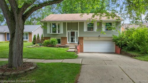 2771 Winter Dr, Troy, MI, 48083-5738 | Card Image