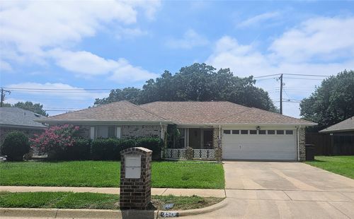 2529 Westpark Way Cir, Euless, TX, 76040-3938 | Card Image