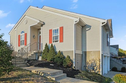 686 Stable Gate Ln, Florence, KY, 41042-8932 | Card Image