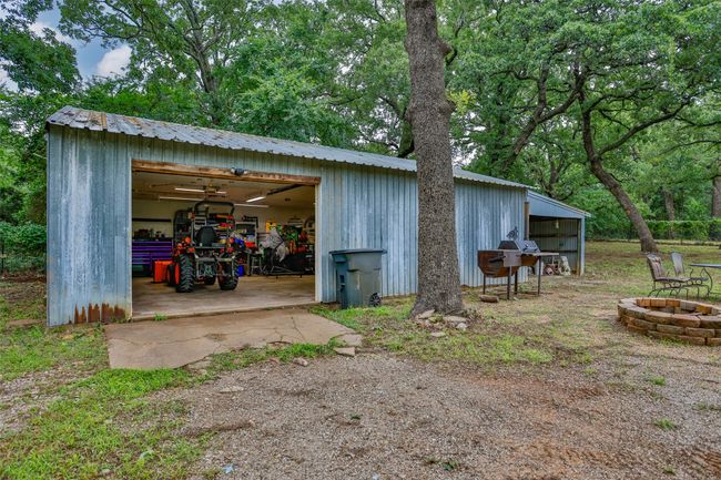 Workshop features automatic roll up door | Image 28
