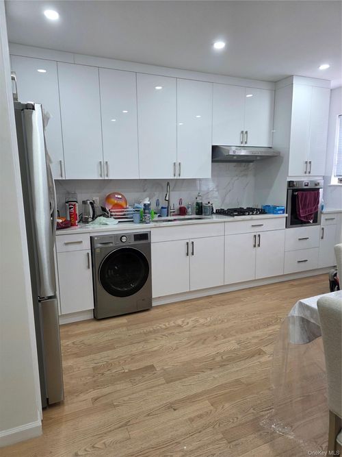 40b-71-37 Vleigh Place, New York, NY, 11367 | Card Image