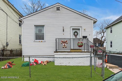 9 De Witt Ave, Asbury Park, NJ, 07712-6718 | Card Image