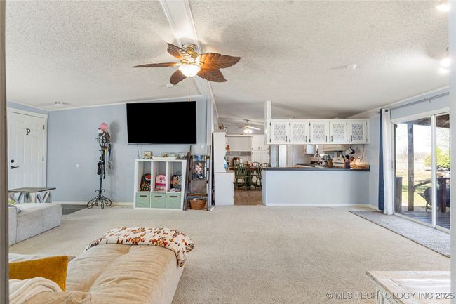 Living area opens to opens to kitchen | Image 12