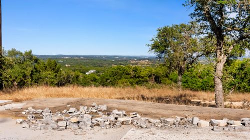 520 Harmon Hills Cv, Dripping Springs, TX, 78620-4086 | Card Image