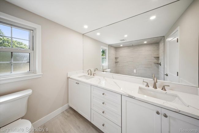 19-2200-Brenthaven-Dr-Bloomfield-Hills-MI-48304-WindowStill-12.jpg | Image 16