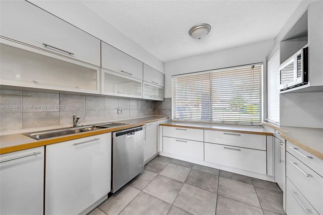 2632 Se 10 Th Ct, House other with 3 bedrooms, 2 bathrooms and null parking in Pompano Beach FL | Image 9