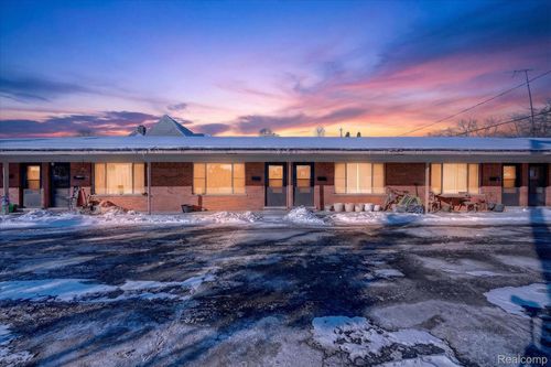 27-23 W Burdick St, Oxford, MI, 48371-4600 | Card Image