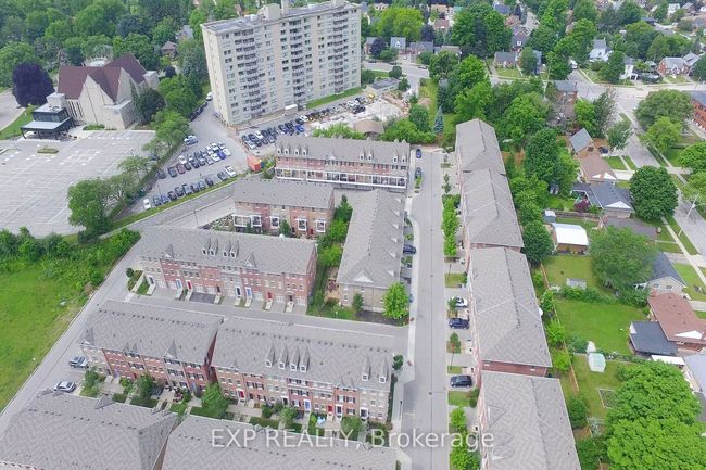 12 Oxfordshire Lane, Condo with 3 bedrooms, 4 bathrooms and 1 parking in Kitchener ON | Image 28