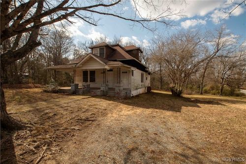 2408 N Main St, South Boston, VA, 24592-1822 | Card Image