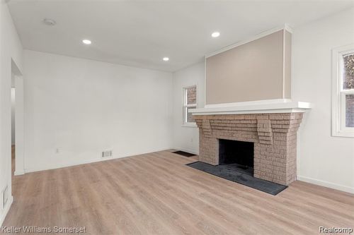 7432 Churchill St, Detroit, MI, 48206-2600 | Card Image