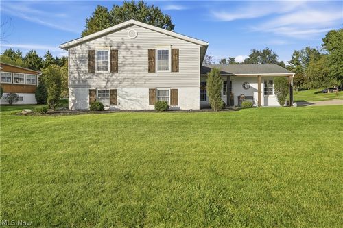 1042 Oak Hill Dr Ne, Massillon, OH, 44646-4835 | Card Image