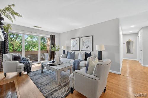 unit-202-950 E Rue De La Banque, Saint Louis, MO, 63141-5162 | Card Image