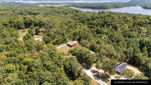 366 Connie Lynn Dr, Camden, TN, 38320-4102 | Card Image