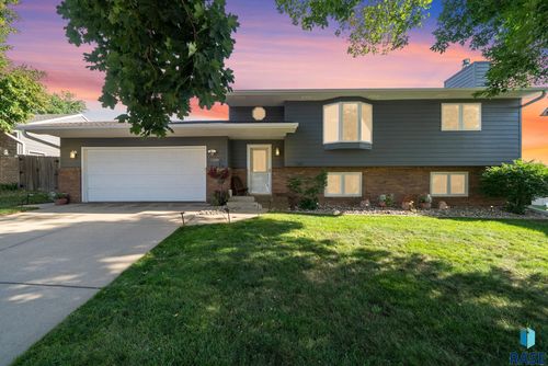 1224 S Dunham Cir Circle, Sioux Falls, SD, 57106 | Card Image