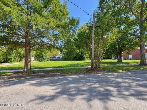 719 New St, New Bern, NC, 28560-4879 | Card Image