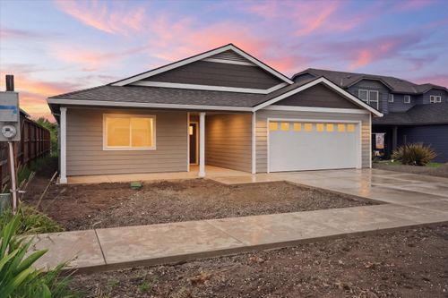 1834 Ingram Ln, Medford, OR, 97501-4194 | Card Image