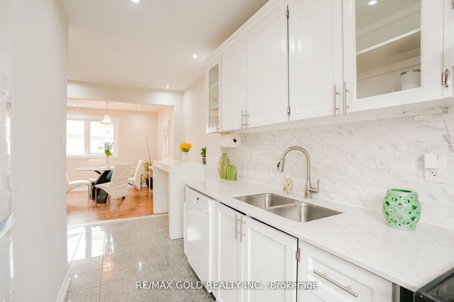 9 Havendale Crt, House attached with 4 bedrooms, 2 bathrooms and 5 parking in Brampton ON | Image 16