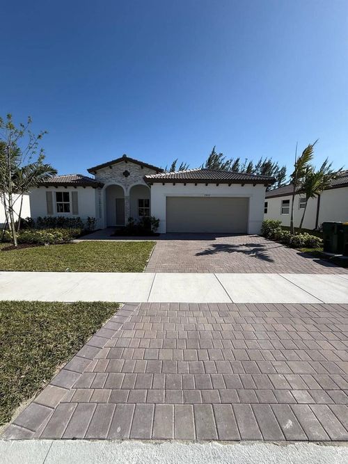 2402 Se 30th Street, Homestead, FL, 33035 | Card Image