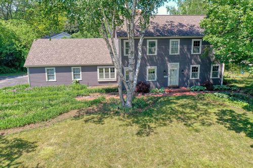 1895 Village Green Court, Elm Grove, WI, 53122 | Card Image