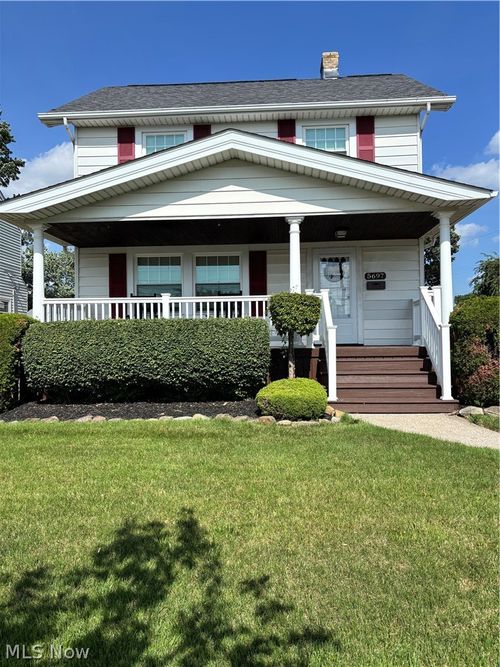5697 W 54th St, Parma, OH, 44129-3051 | Card Image