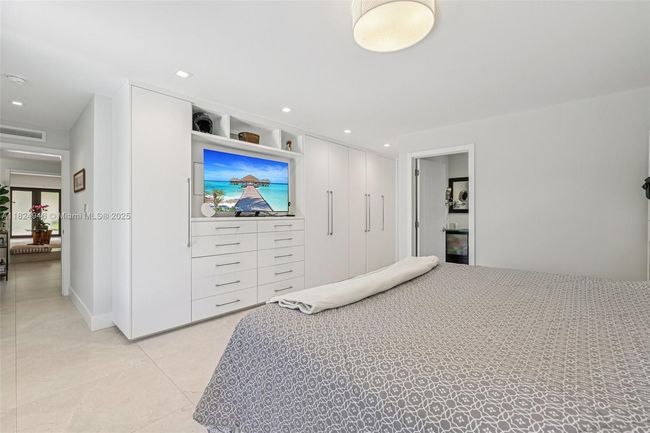 441 Sw 27 Th Rd, House other with 4 bedrooms, 4 bathrooms and null parking in Miami FL | Image 19