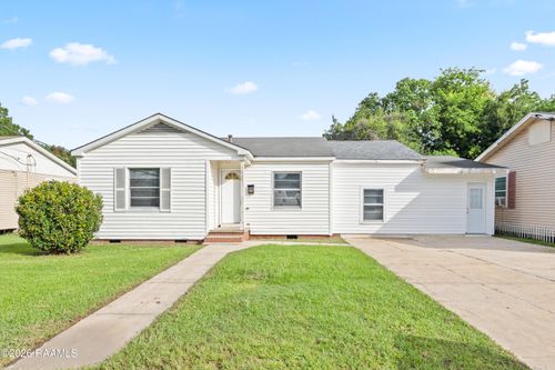 1720 S Iberia St, New Iberia, LA, 70560-7211 | Card Image